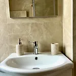 Casa Blaserna Nel Cuore Dello Shopping A Marconi E Trastevere